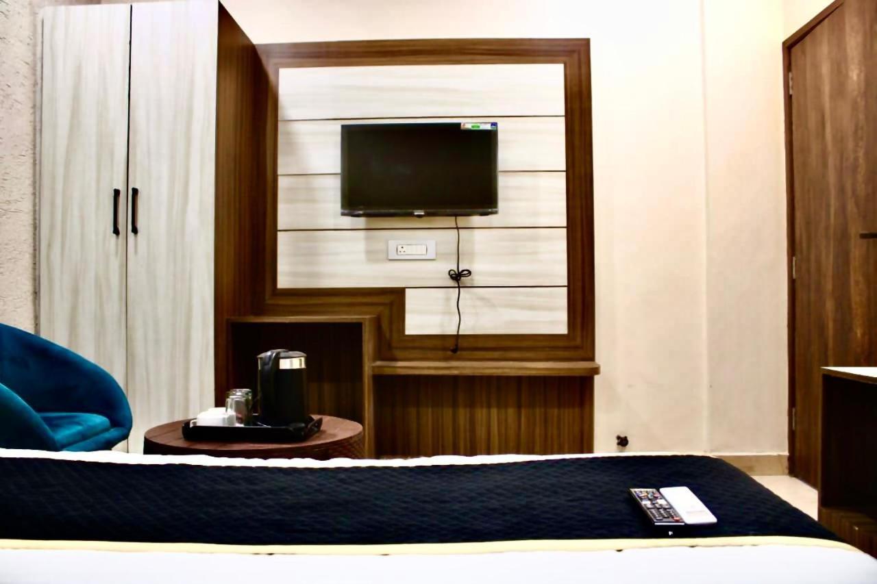 Blackwood Near Golden Temple -140 Mtrs Amritsar Exterior photo
