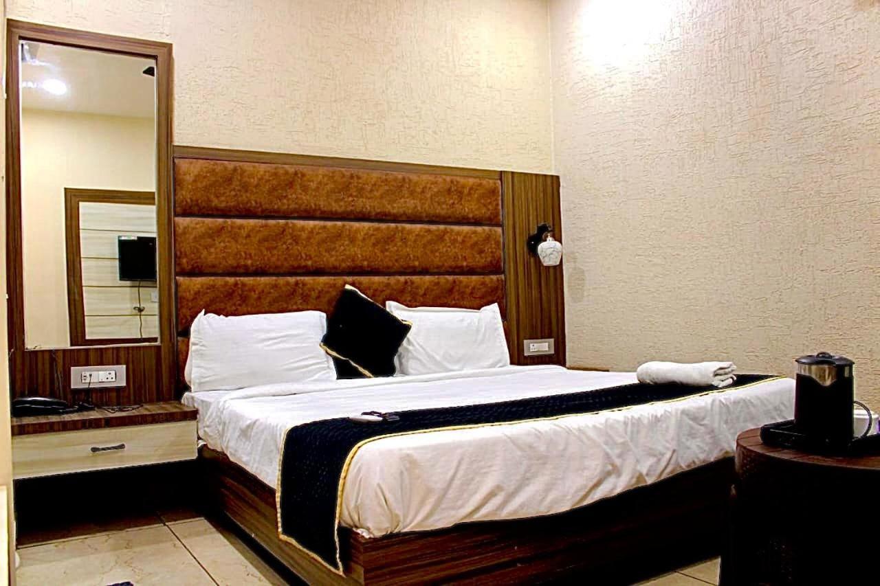 Blackwood Near Golden Temple -140 Mtrs Amritsar Exterior photo