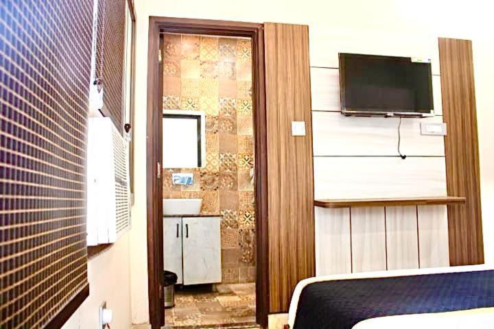 Blackwood Near Golden Temple -140 Mtrs Amritsar Exterior photo